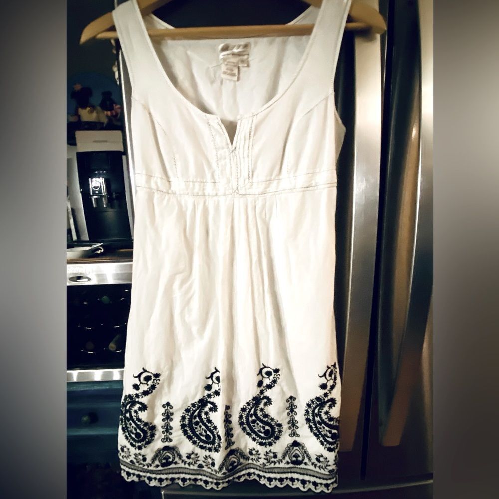 Max Studio Specialty Products airy white cotton shift dress black embroidery XS